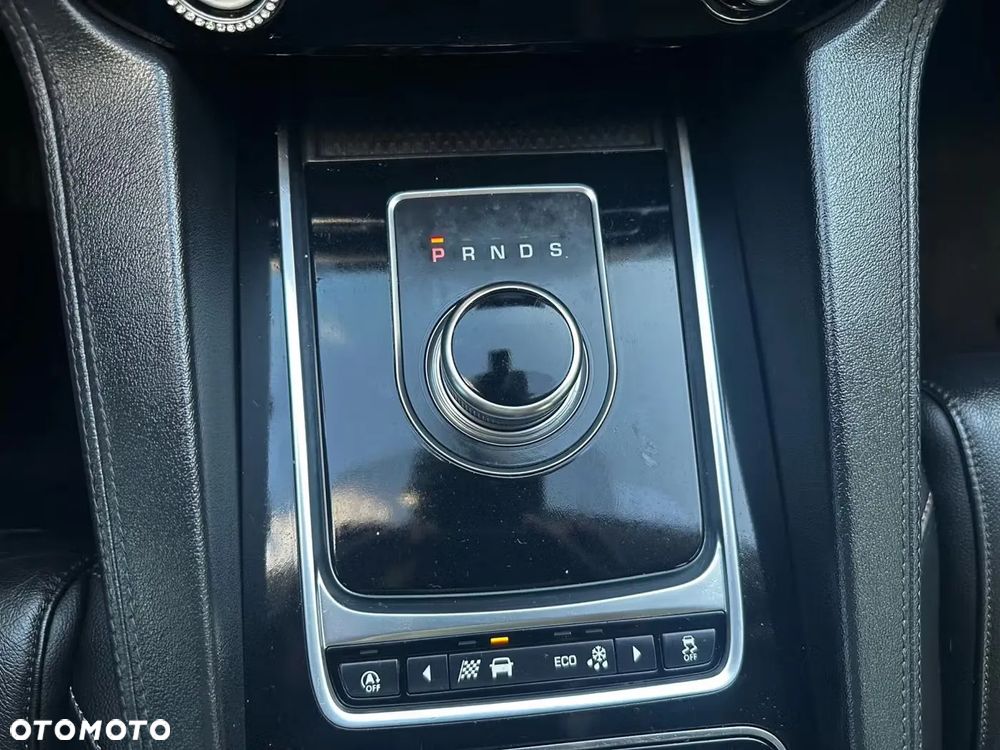 Jaguar F-Pace 25t AWD Prestige - 17