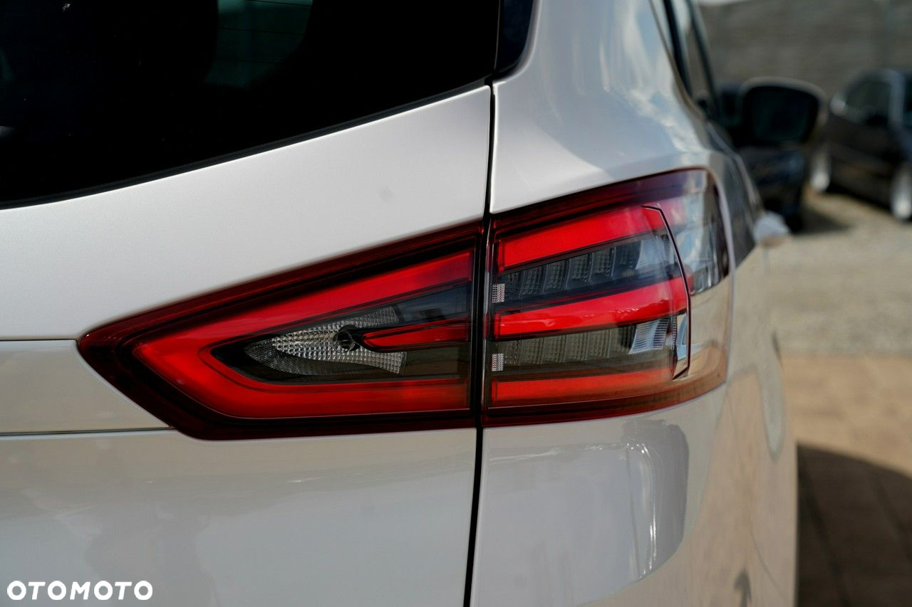 Ford S-Max - 11