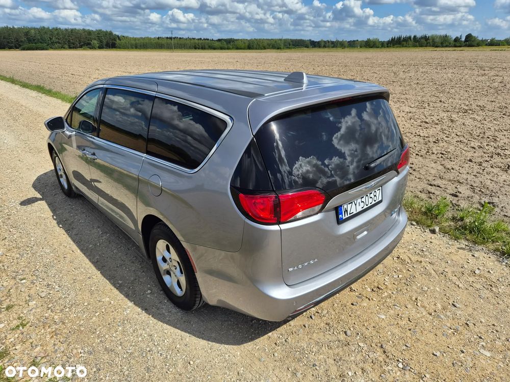 Chrysler Pacifica - 12