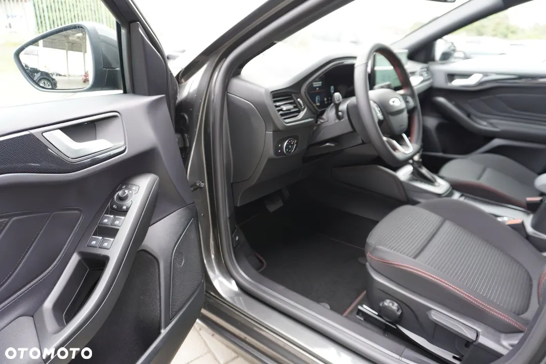 Ford Focus 1.0 EcoBoost mHEV ST-Line X - 12