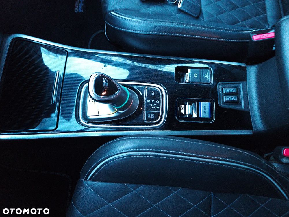 Mitsubishi Outlander - 8