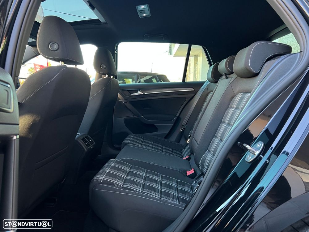 VW Golf 2.0 TDi GTD DSG - 32