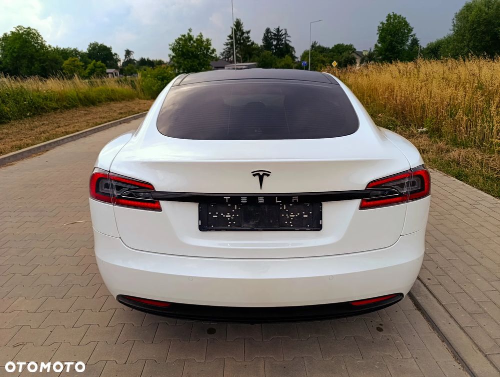 Tesla Model S - 22