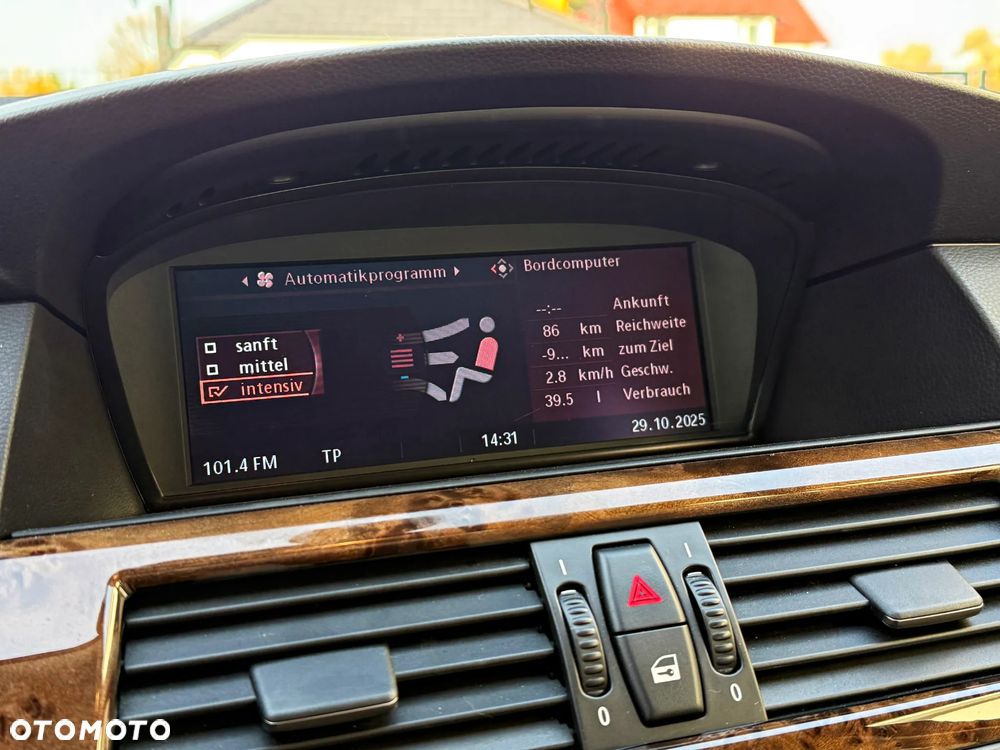 BMW Seria 5 525xi - 36