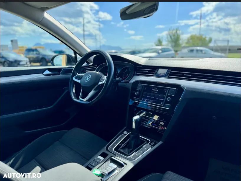 Volkswagen Passat 2.0 TDI DSG Comfortline - 9