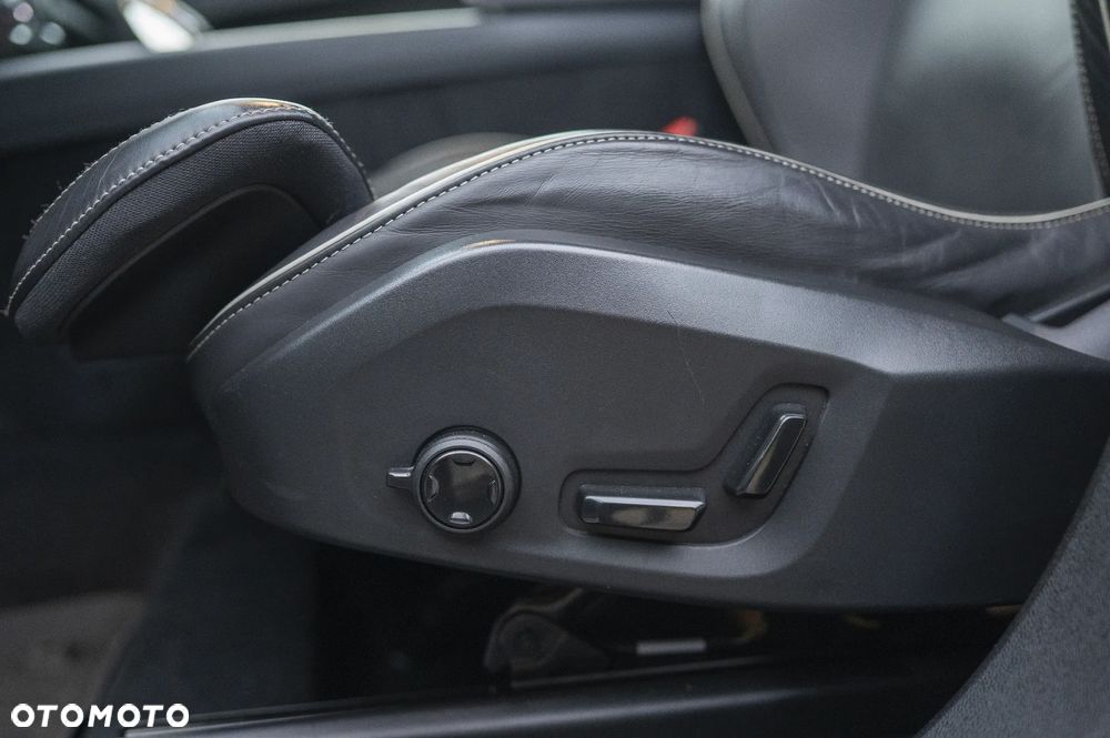 Volvo XC 60 B5 B AWD Ultimate Black Edition - 22