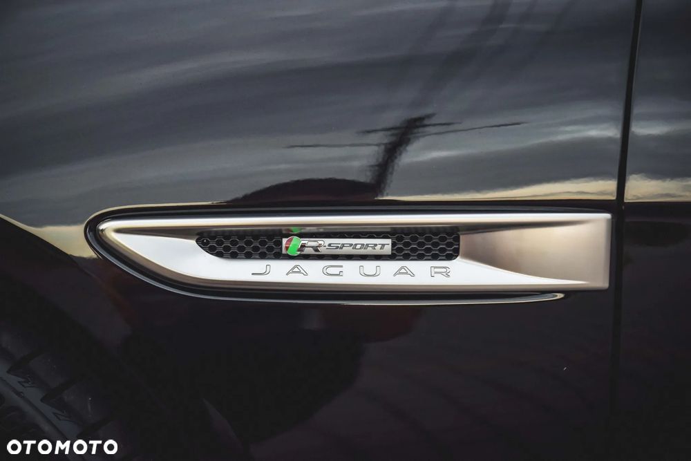 Jaguar XE 2.0 T R-Sport - 40