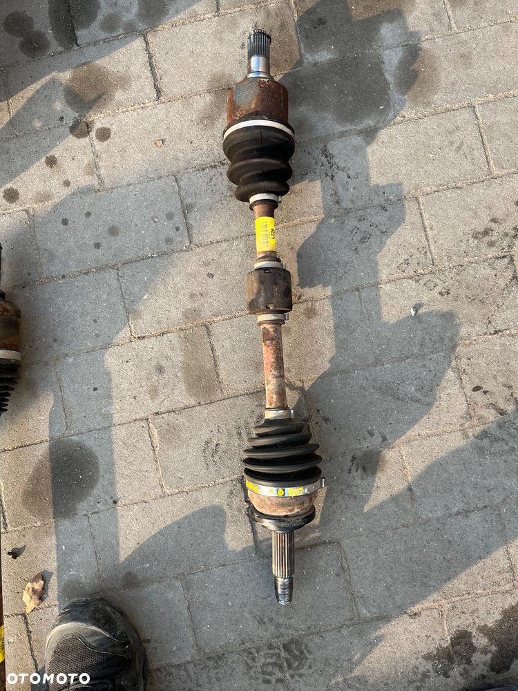 Półoś lewa krótka Kia Stonic 1.0 T-GDI AUTOMAT - 1