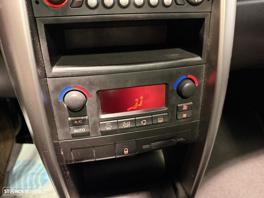 Peugeot 207 SW 1.6 HDi Outdoor FAP - 19