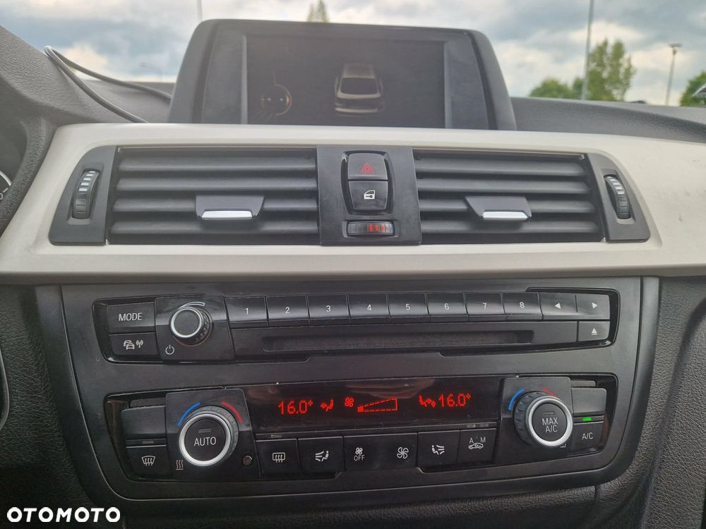 BMW Seria 3 320d xDrive - 22