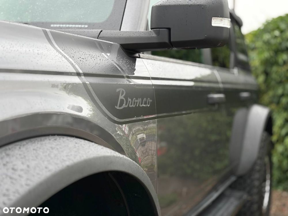 Ford Bronco - 7