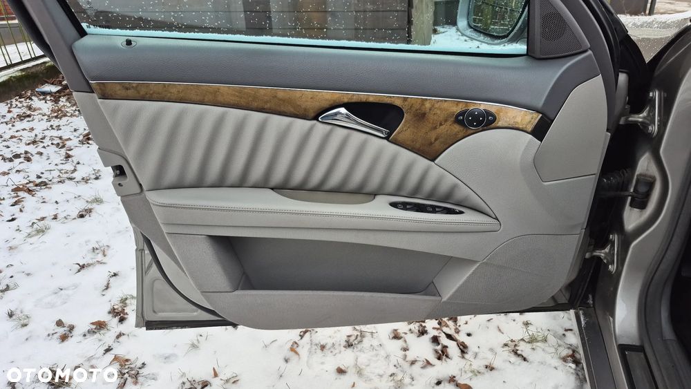 Mercedes-Benz Klasa E - 28