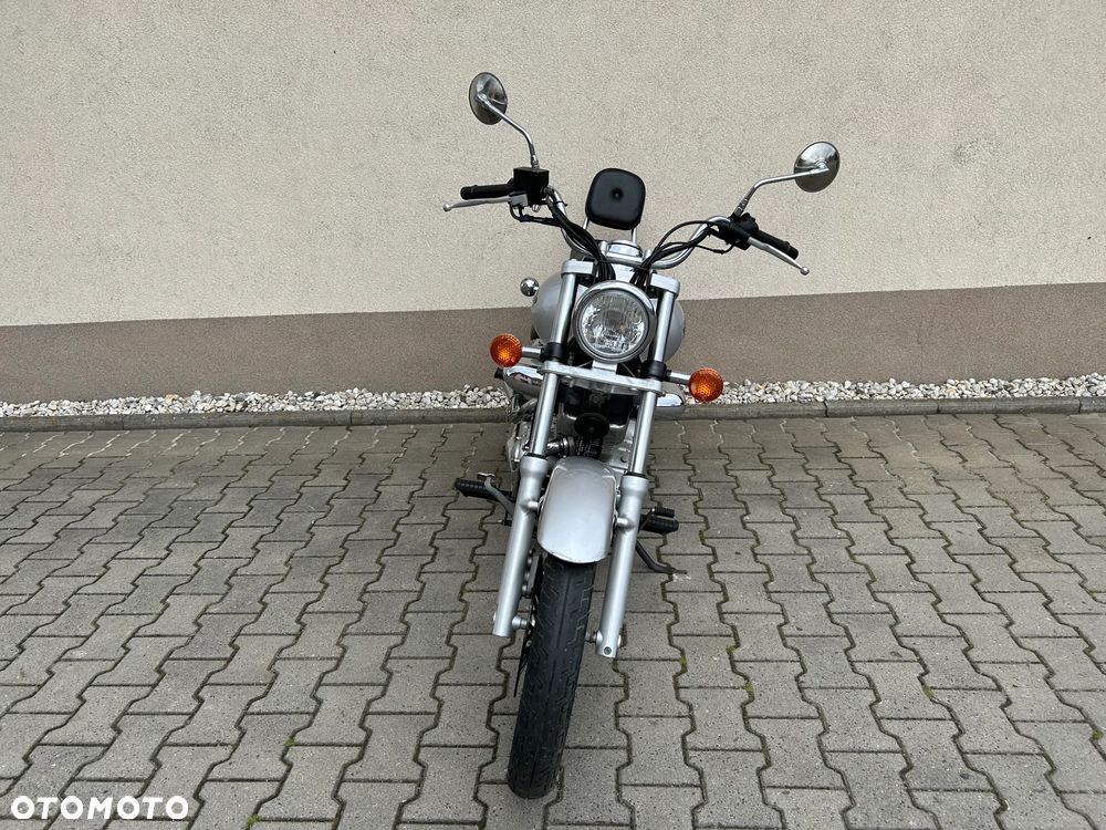 Suzuki Intruder - 12