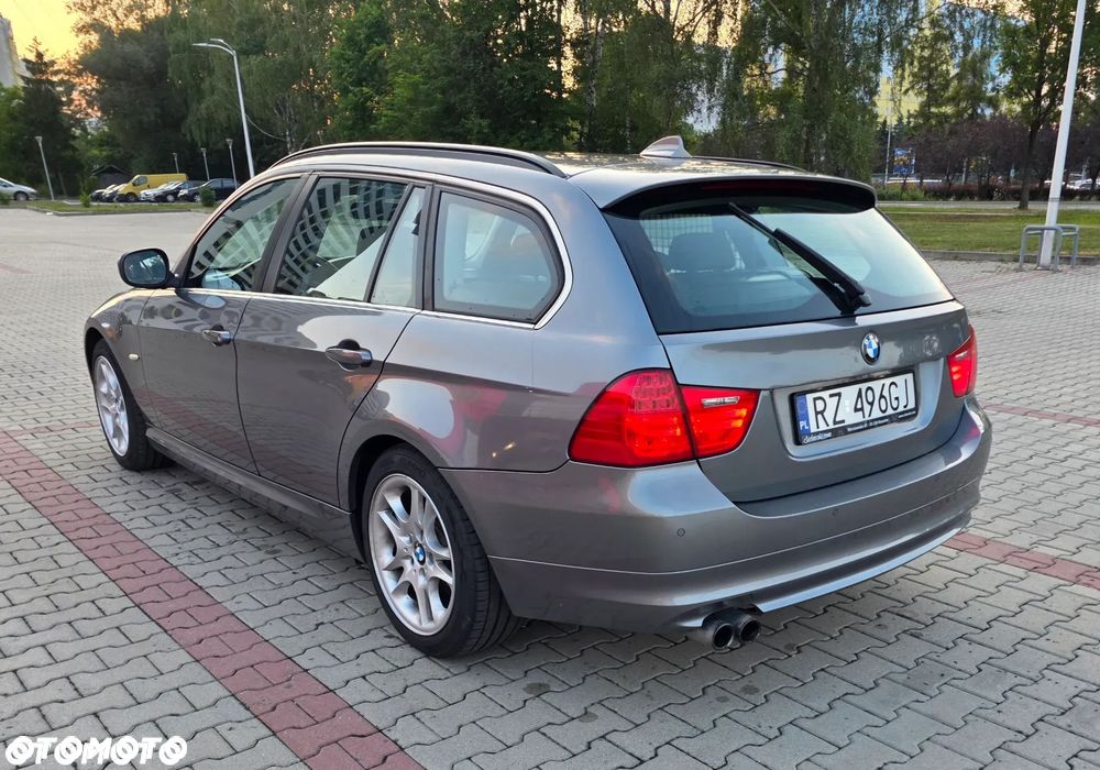 BMW Seria 3 330d xDrive - 5