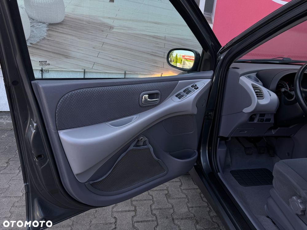 Nissan Almera Tino - 20