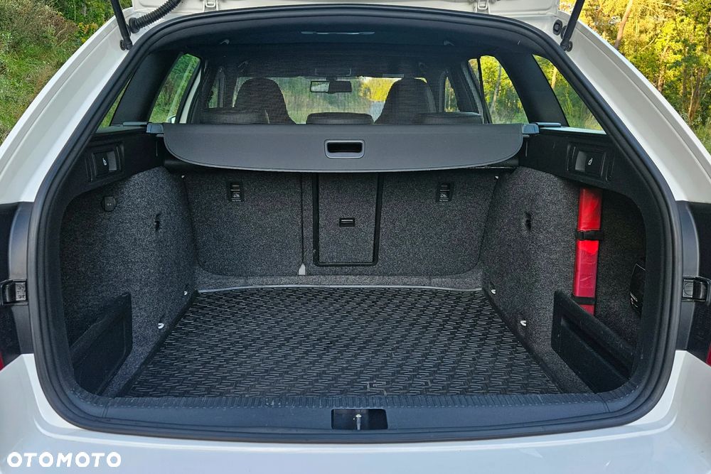 Skoda Octavia 2.0 TDI DSG RS - 23