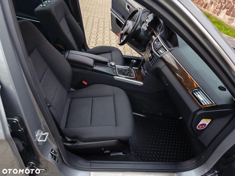 Mercedes-Benz Klasa E 200 CGI BlueEffICIENCY Elegance - 12