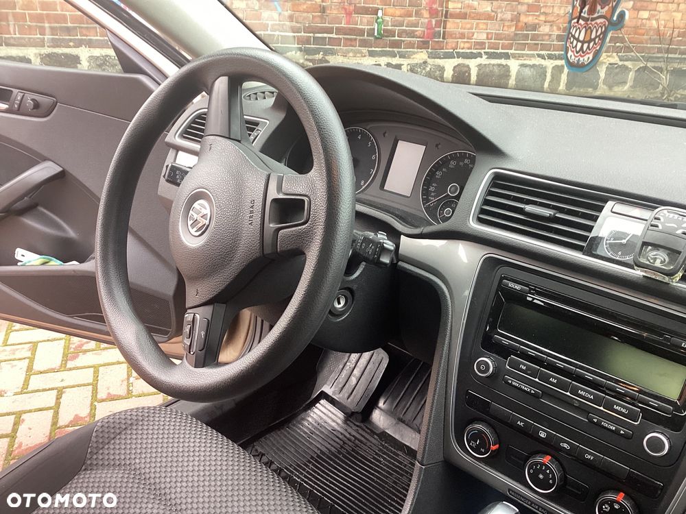 Volkswagen Passat - 13
