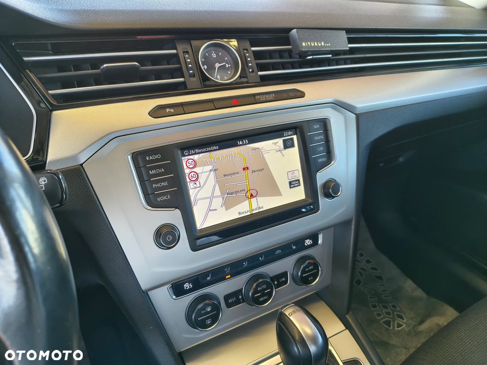 Volkswagen Passat 2.0 TDI SCR DSG Comfortline - 20
