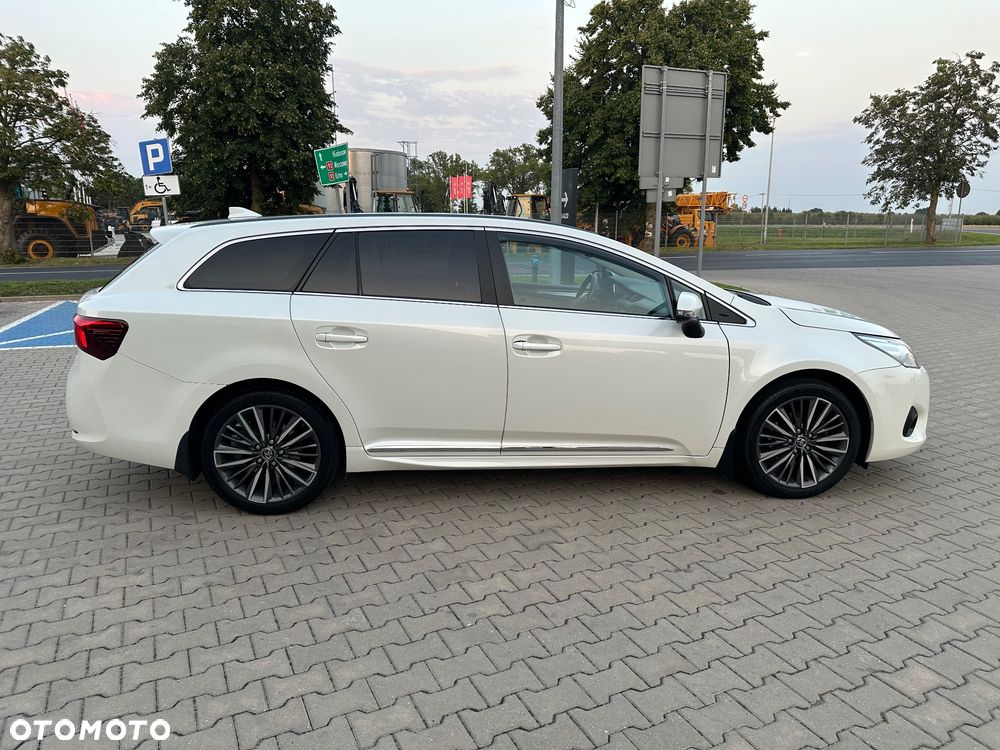 Toyota Avensis Touring Sports 1.8 Comfort - 11