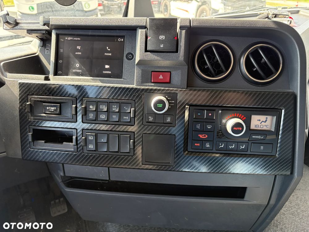 Renault T440 - 23