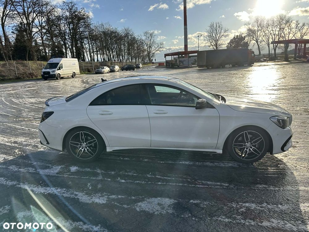 Mercedes-Benz CLA 220 4-Matic - 9