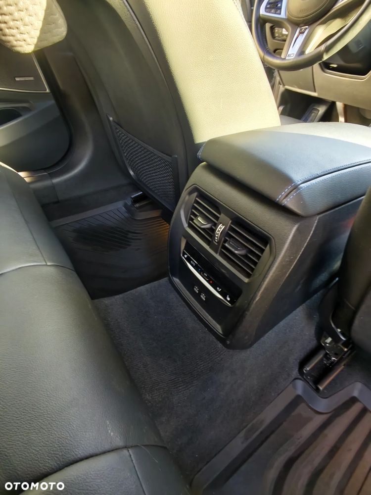 BMW Seria 3 330e xDrive M Sport - 15