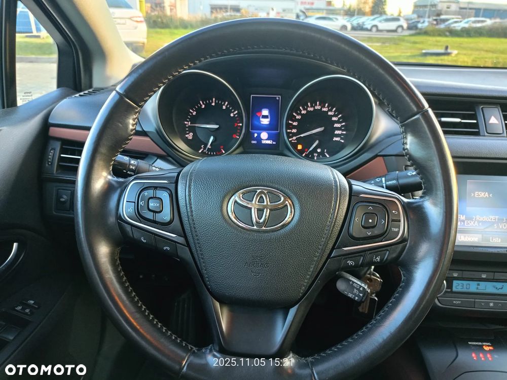 Toyota Avensis 1.8 Premium MS - 9