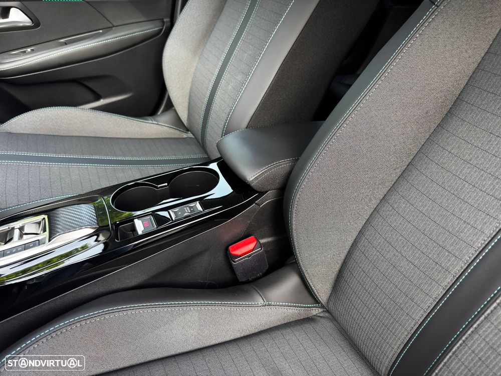 Peugeot e-208 Allure - 36