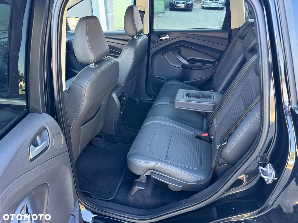 Ford Kuga 1.5 EcoBoost 2x4 Titanium - 24