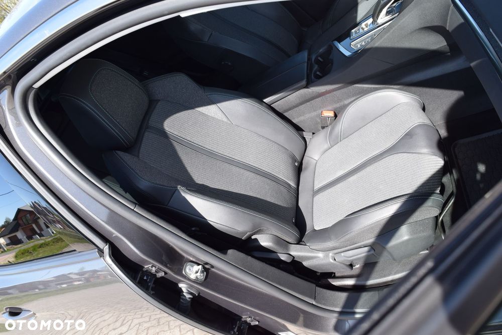 Peugeot 3008 225 e-EAT8 Allure - 22