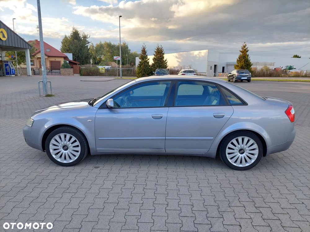 Audi A4 Limousine - 9