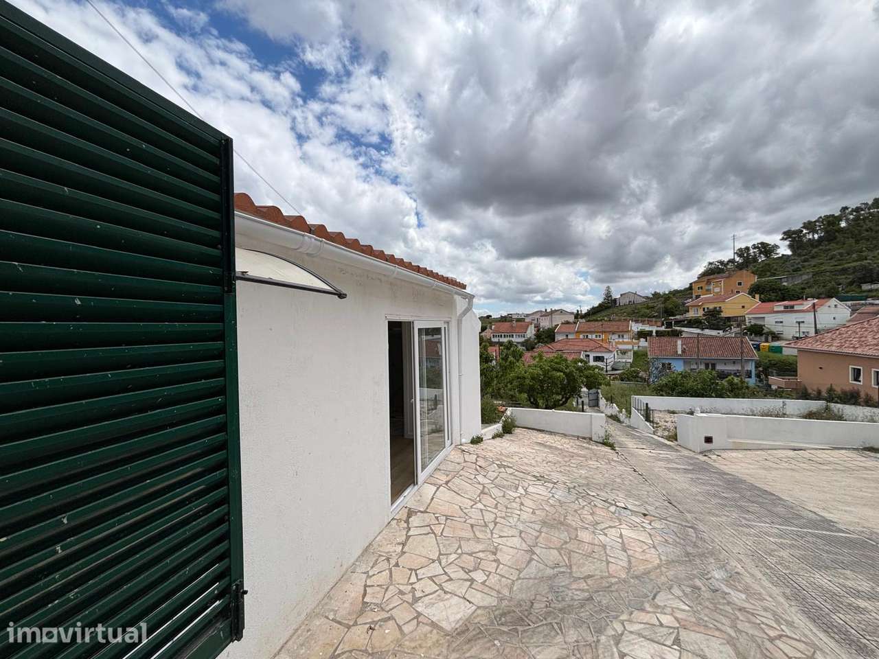 Moradia T1 Renovada e Confortável com Alpendre – Próxima da A8 - Grande imagem: 3/16