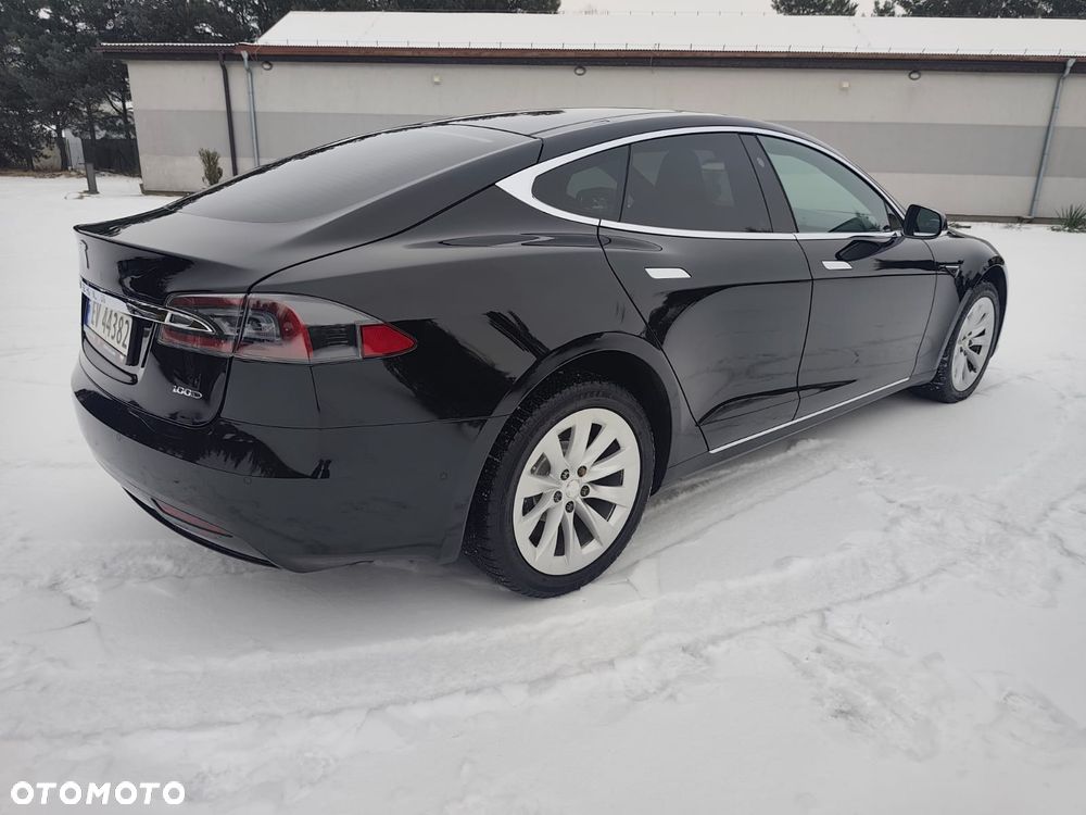 Tesla Model S - 11