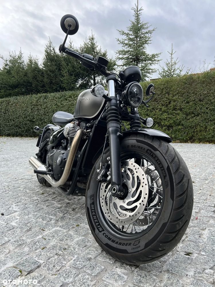 Triumph Bonneville Bobber - 2