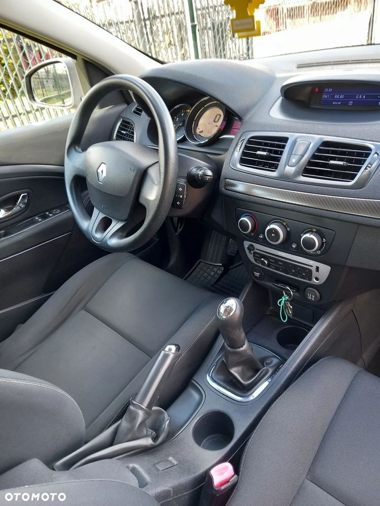 Renault Megane dCi 90 FAP Paris - 7