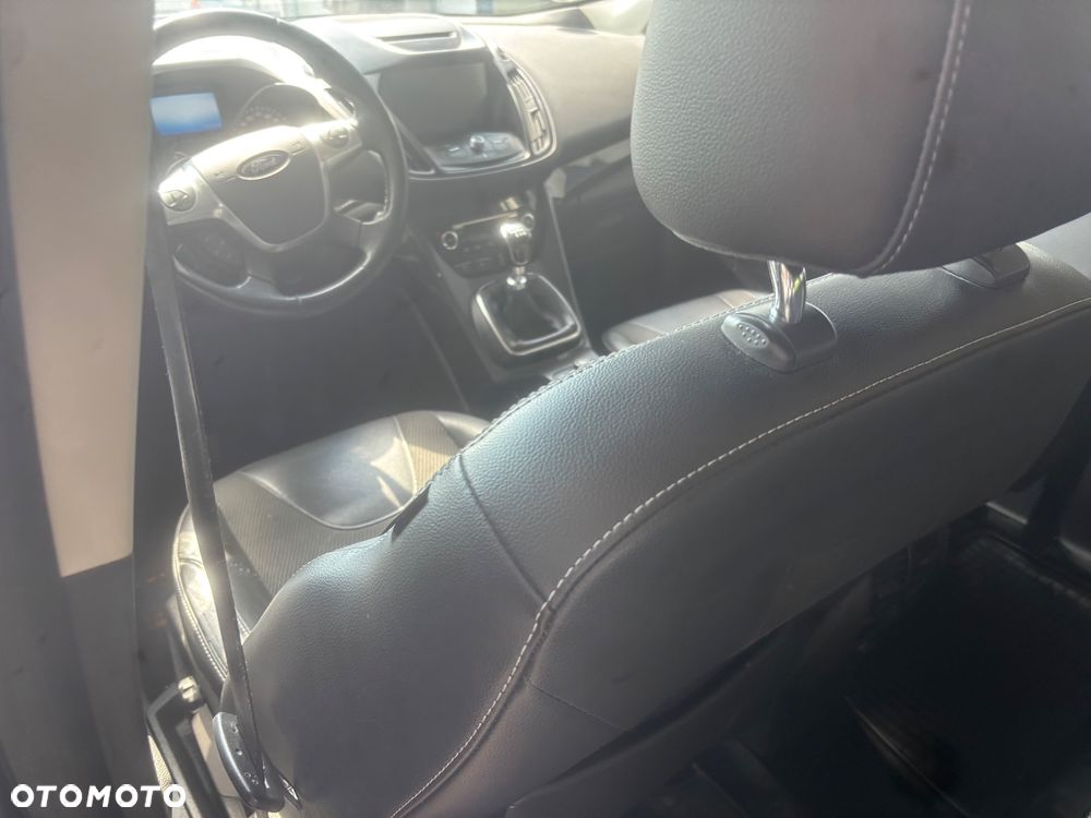 Ford Kuga 1.5 EcoBoost 2x4 Titanium - 10