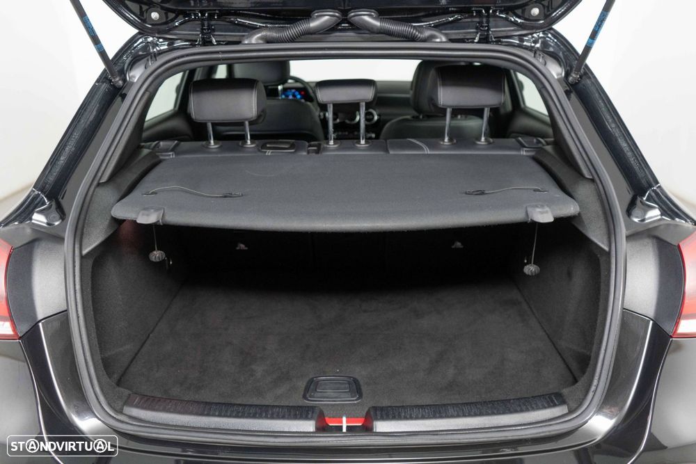 Mercedes-Benz A 250 e Progressive - 12