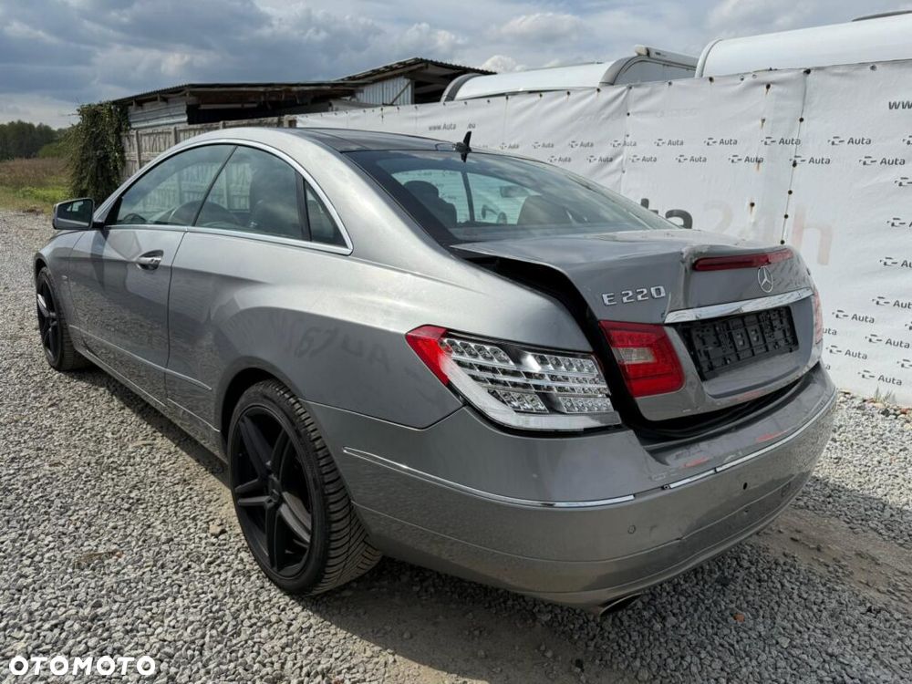 Mercedes-Benz Klasa E 220 CDI DPF BlueEFFICIENCY Avantgarde - 4