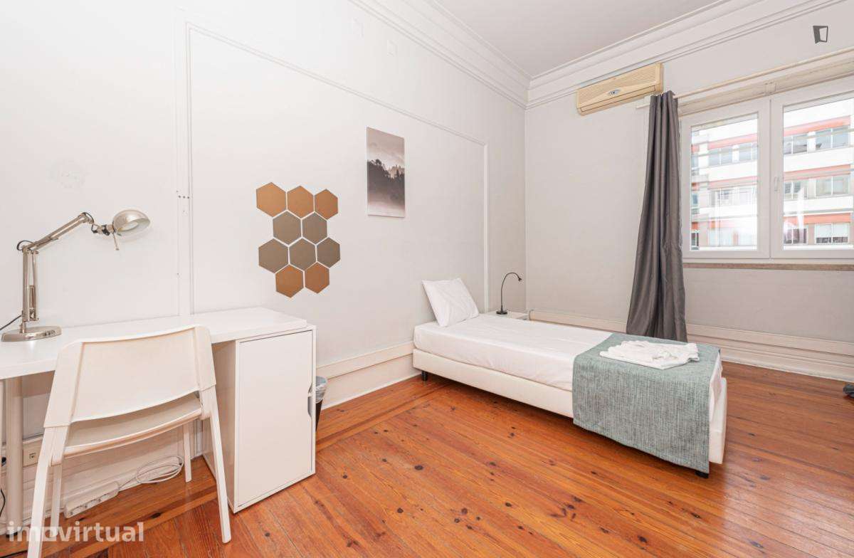 Quarto - localizado em Marquês de Pombal Lisbon - Grande imagem: 2/17