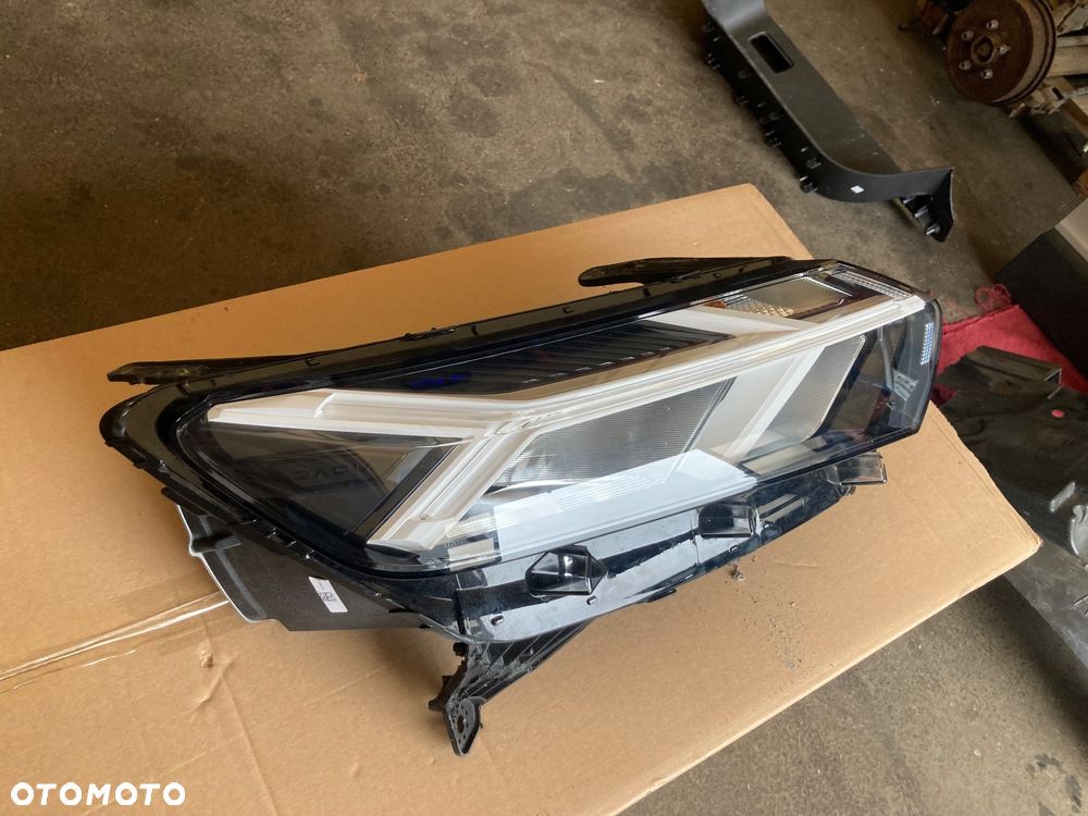 DACIA Sandero III 3 STEPWAY Lift Logan III Jogger Full led LAMPA PRZEDNIA PRAWA REFLEKTOR PRAWY PRZÓD LEDOWA led 260107920R biała biały środek  Wwa - 2