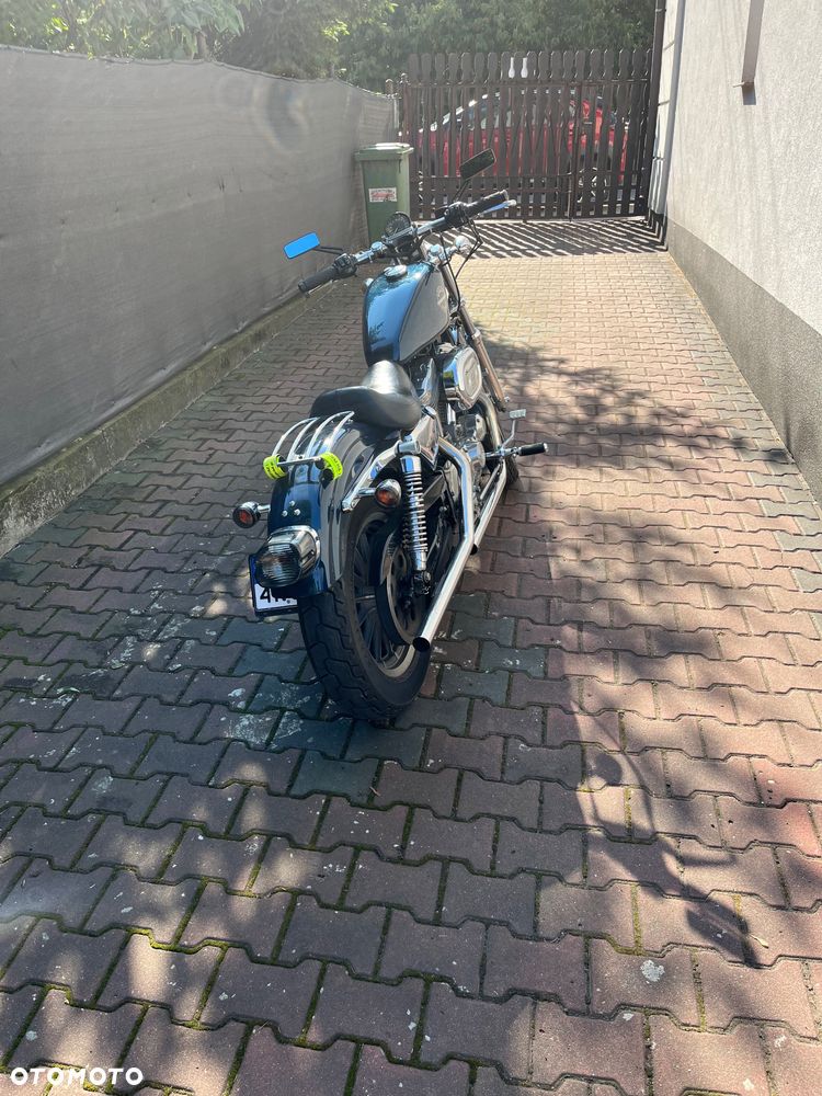 Harley-Davidson Sportster Custom 883C - 3