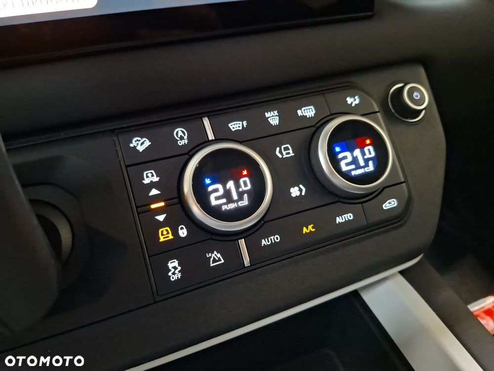 Land Rover Defender - 22