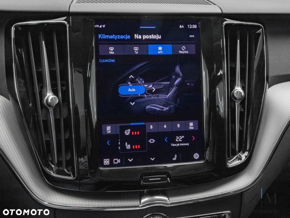 Volvo XC 60 B4 D AWD Plus Dark - 24