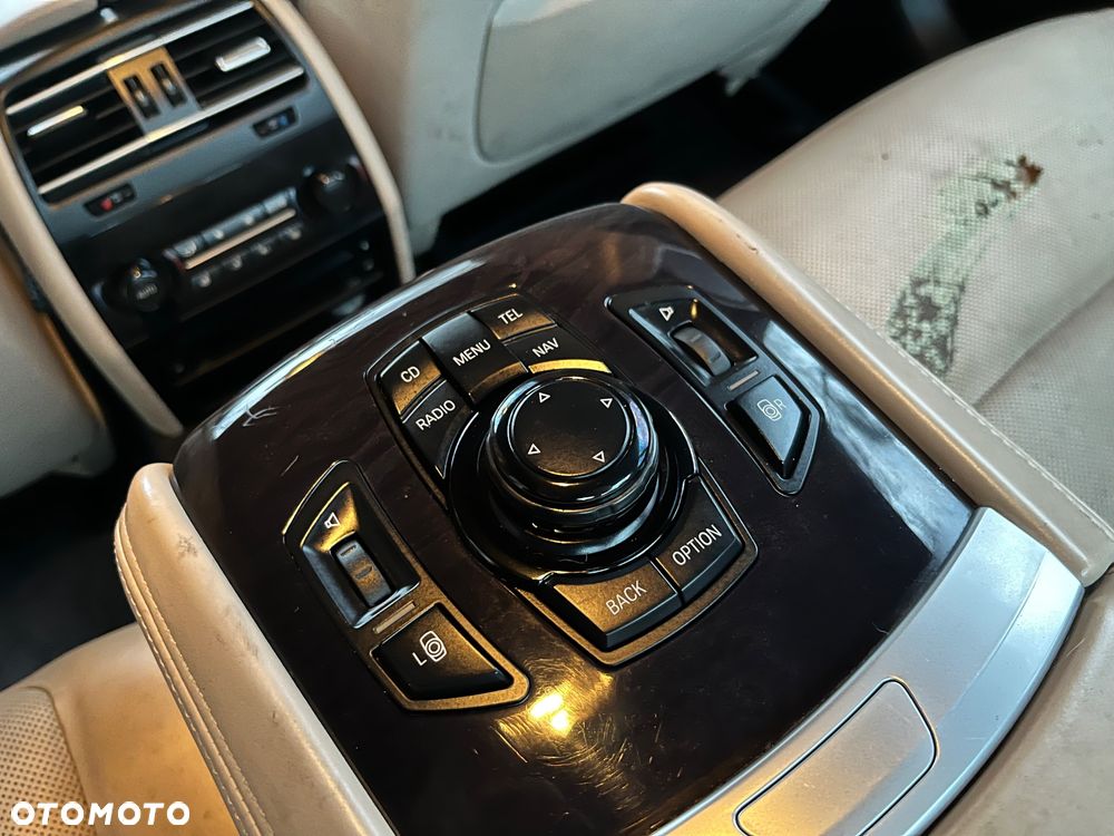 BMW Seria 7 750i - 33