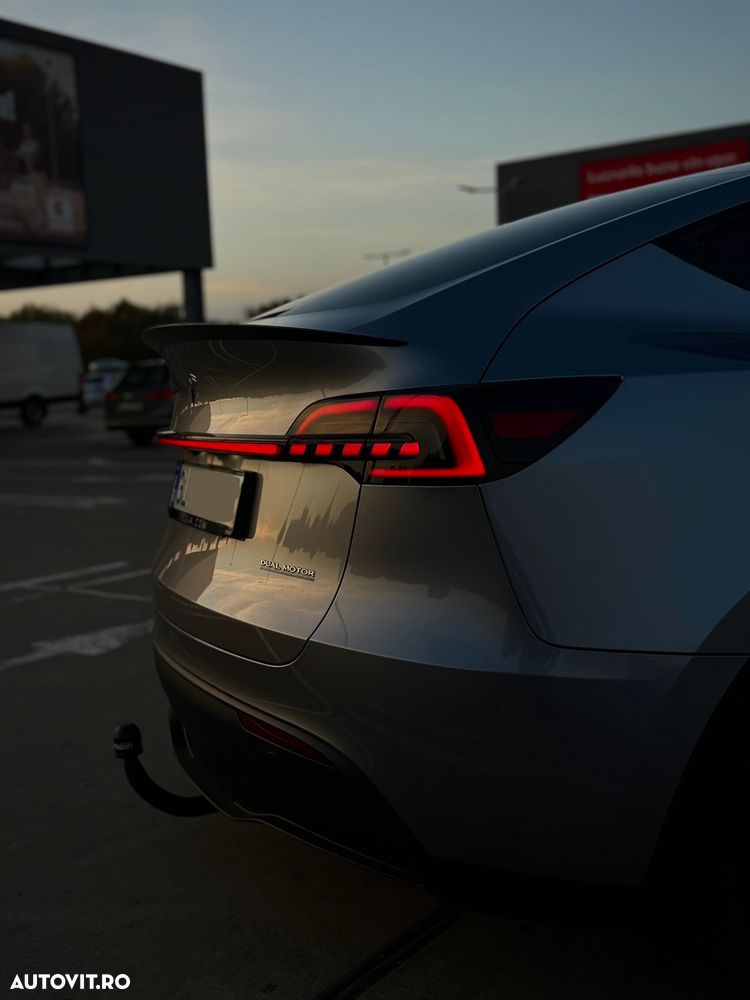 Tesla Model Y - 11