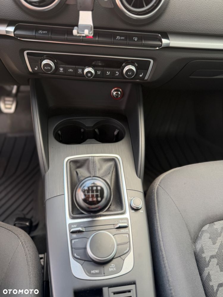 Audi A3 Sportback 1.2 TFSI Attraction - 28