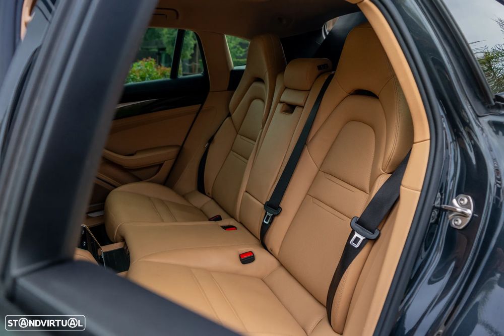 Porsche Panamera Sport Turismo 4 E-Hybrid - 52