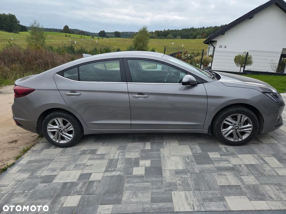 Hyundai Elantra 1.6 Comfort - 4