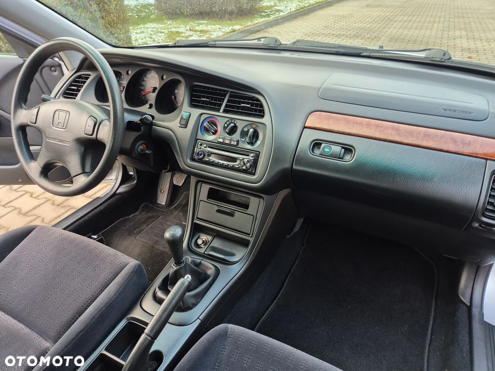 Honda Accord 1.8i LS - 15